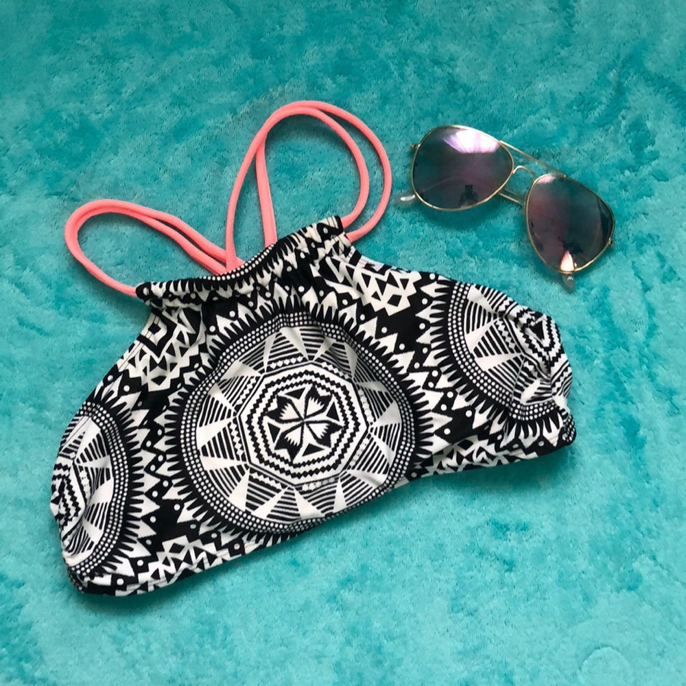 🛍FINAL SALE🛍 Aztec Print Bikini Top
